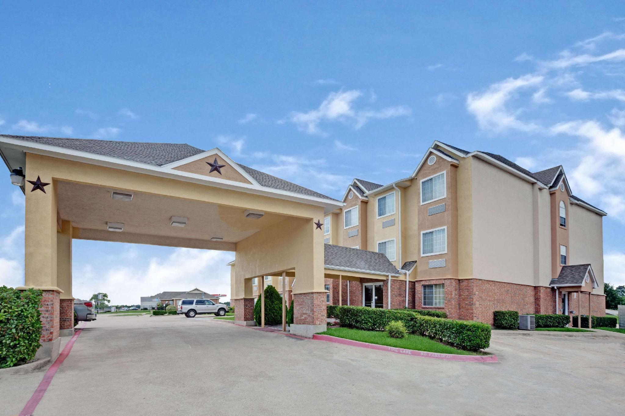 Quality Inn & Suites North Mesquite I-30 Exterior photo